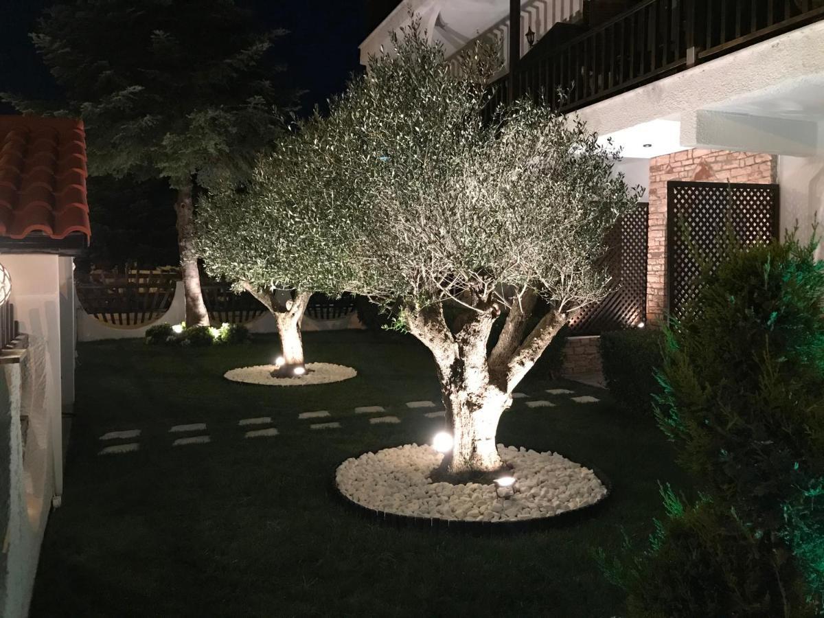 Amaryllis Luxury Rooms Platamonas Exterior photo